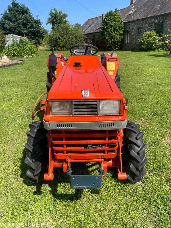 Micro-tracteur Kubota L1-185 - Traktori: kuva Micro-tracteur Kubota L1-185 - Traktori Micro-tracteur Kubota L1-185 - Traktori: kuva Micro-tracteur Kubota L1-185 - Traktori
