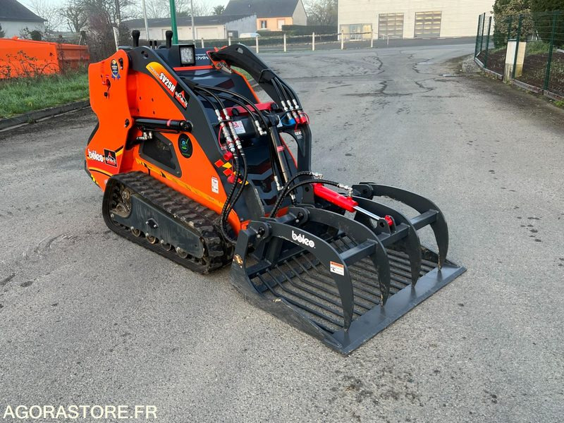 Mini chargeur porte outils SV25H moteur 25cv kubota - Kuormaaja: kuva Mini chargeur porte outils SV25H moteur 25cv kubota - Kuormaaja Mini chargeur porte outils SV25H moteur 25cv kubota - Kuormaaja: kuva Mini chargeur porte outils SV25H moteur 25cv kubota - Kuormaaja
