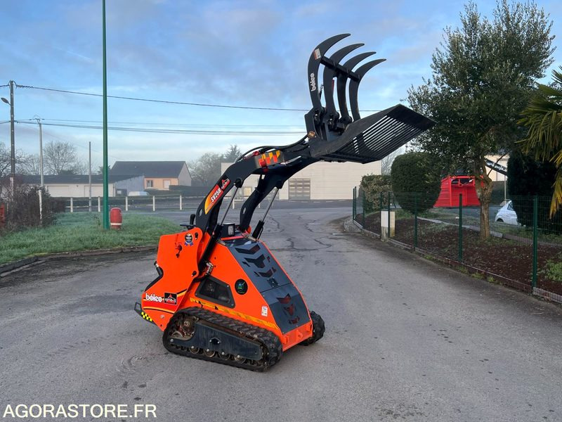 Mini chargeur porte outils SV25H moteur 25cv kubota - Kuormaaja: kuva Mini chargeur porte outils SV25H moteur 25cv kubota - Kuormaaja Mini chargeur porte outils SV25H moteur 25cv kubota - Kuormaaja: kuva Mini chargeur porte outils SV25H moteur 25cv kubota - Kuormaaja