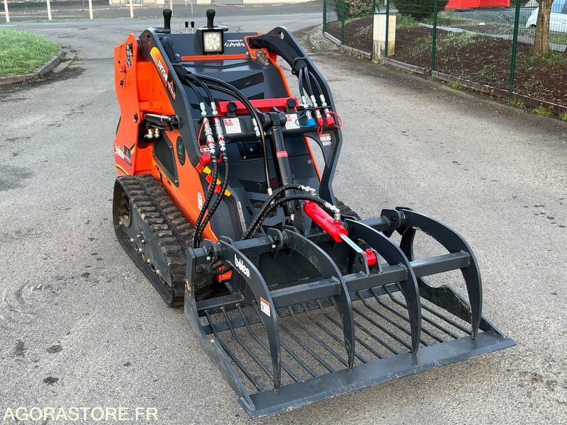 Mini chargeur porte outils SV25H moteur 25cv kubota - Kuormaaja: kuva Mini chargeur porte outils SV25H moteur 25cv kubota - Kuormaaja Mini chargeur porte outils SV25H moteur 25cv kubota - Kuormaaja: kuva Mini chargeur porte outils SV25H moteur 25cv kubota - Kuormaaja
