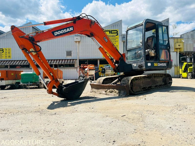 Mini pelle 5T DOOSAN DH55 - Année 2004 - Kaivuri: kuva Mini pelle 5T DOOSAN DH55 - Année 2004 - Kaivuri Mini pelle 5T DOOSAN DH55 - Année 2004 - Kaivuri: kuva Mini pelle 5T DOOSAN DH55 - Année 2004 - Kaivuri