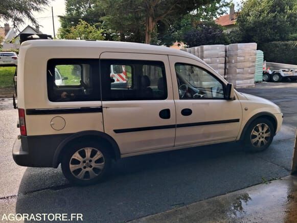 Opel COMBO - Pieni pakettiauto: kuva Opel COMBO - Pieni pakettiauto Opel COMBO - Pieni pakettiauto: kuva Opel COMBO - Pieni pakettiauto