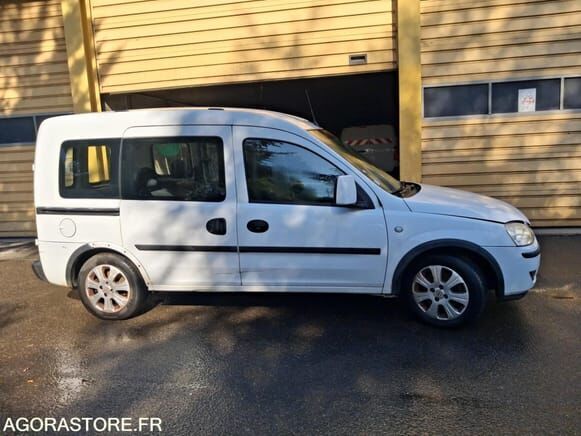 Opel COMBO - Pieni pakettiauto: kuva Opel COMBO - Pieni pakettiauto Opel COMBO - Pieni pakettiauto: kuva Opel COMBO - Pieni pakettiauto