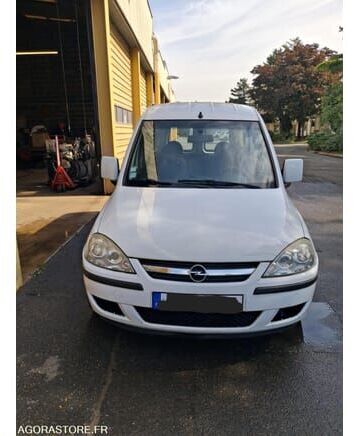 Opel COMBO - Pieni pakettiauto: kuva Opel COMBO - Pieni pakettiauto Opel COMBO - Pieni pakettiauto: kuva Opel COMBO - Pieni pakettiauto