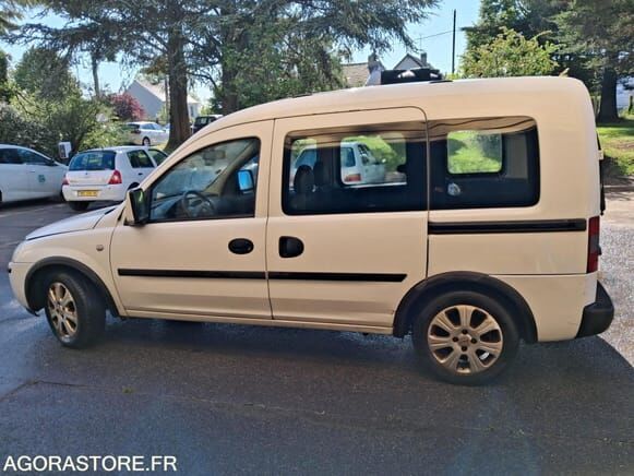 Opel COMBO - Pieni pakettiauto: kuva Opel COMBO - Pieni pakettiauto Opel COMBO - Pieni pakettiauto: kuva Opel COMBO - Pieni pakettiauto