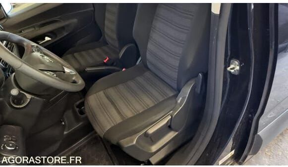 Pikkubussi Opel COMBO: kuva Pikkubussi Opel COMBO
