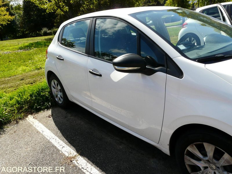 PEUGEOT 208 DX190CZ - Henkilöauto: kuva PEUGEOT 208 DX190CZ - Henkilöauto PEUGEOT 208 DX190CZ - Henkilöauto: kuva PEUGEOT 208 DX190CZ - Henkilöauto