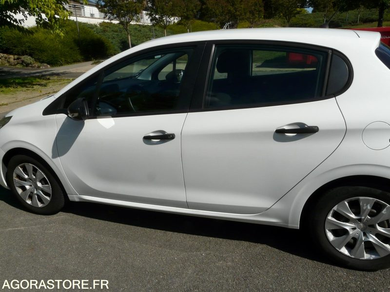 PEUGEOT 208 DX207CZ - Henkilöauto: kuva PEUGEOT 208 DX207CZ - Henkilöauto PEUGEOT 208 DX207CZ - Henkilöauto: kuva PEUGEOT 208 DX207CZ - Henkilöauto