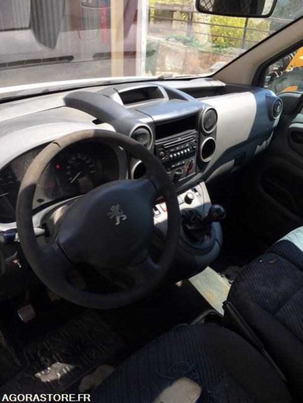 Pieni pakettiauto PEUGEOT PARTNER HDI 16 (B9): kuva Pieni pakettiauto PEUGEOT PARTNER HDI 16 (B9)
