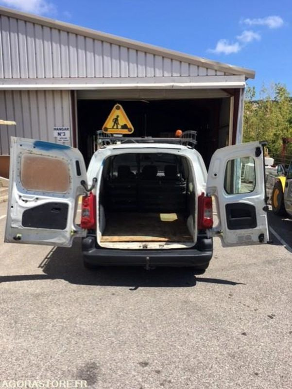 Pieni pakettiauto PEUGEOT PARTNER HDI 16 (B9): kuva Pieni pakettiauto PEUGEOT PARTNER HDI 16 (B9)