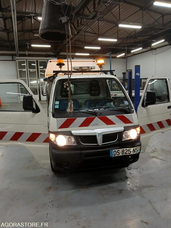 PIAGGIO PORTER BENNE - Kippilava-auto: kuva PIAGGIO PORTER BENNE - Kippilava-auto PIAGGIO PORTER BENNE - Kippilava-auto: kuva PIAGGIO PORTER BENNE - Kippilava-auto