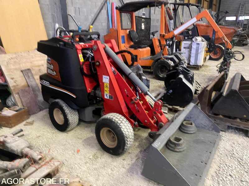 PORTE-OUTILS DITCH WITCH ZAHN R300 - Kuormaaja: kuva PORTE-OUTILS DITCH WITCH ZAHN R300 - Kuormaaja PORTE-OUTILS DITCH WITCH ZAHN R300 - Kuormaaja: kuva PORTE-OUTILS DITCH WITCH ZAHN R300 - Kuormaaja
