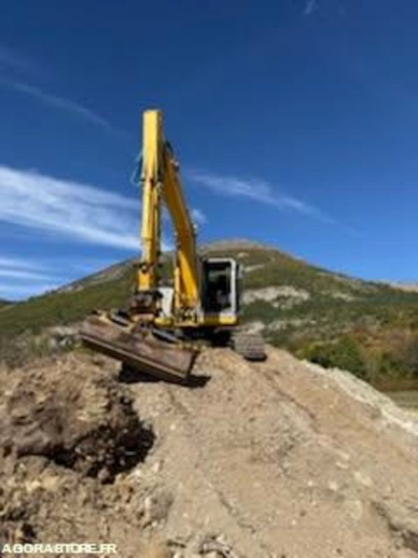 Pelle New Holland E135SR-1ES Diesel 2007 - Telakaivukone: kuva Pelle New Holland E135SR-1ES Diesel 2007 - Telakaivukone Pelle New Holland E135SR-1ES Diesel 2007 - Telakaivukone: kuva Pelle New Holland E135SR-1ES Diesel 2007 - Telakaivukone