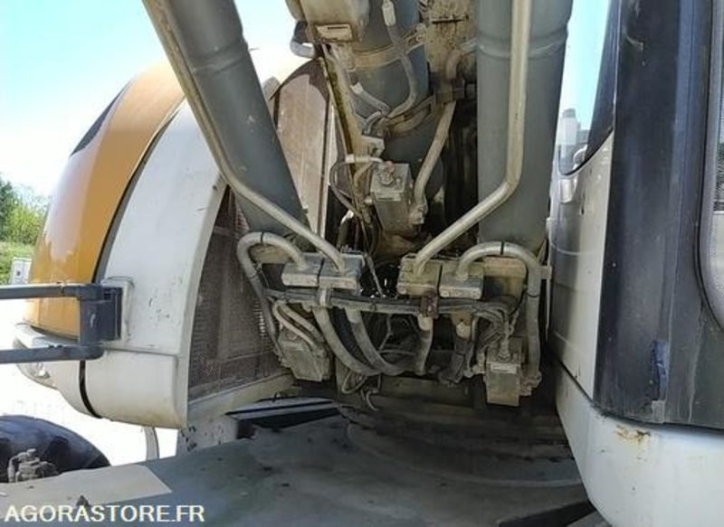 Pelle à pneus Liebherr A914 - 2014 / 11357 HEURES (ML478) - Kaivuri: kuva Pelle à pneus Liebherr A914 - 2014 / 11357 HEURES (ML478) - Kaivuri Pelle à pneus Liebherr A914 - 2014 / 11357 HEURES (ML478) - Kaivuri: kuva Pelle à pneus Liebherr A914 - 2014 / 11357 HEURES (ML478) - Kaivuri