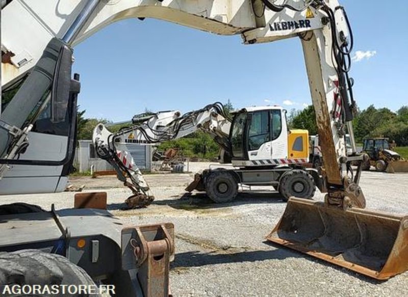 Pelle à pneus Liebherr A914 - 2014 / 11357 HEURES (ML478) - Kaivuri: kuva Pelle à pneus Liebherr A914 - 2014 / 11357 HEURES (ML478) - Kaivuri Pelle à pneus Liebherr A914 - 2014 / 11357 HEURES (ML478) - Kaivuri: kuva Pelle à pneus Liebherr A914 - 2014 / 11357 HEURES (ML478) - Kaivuri