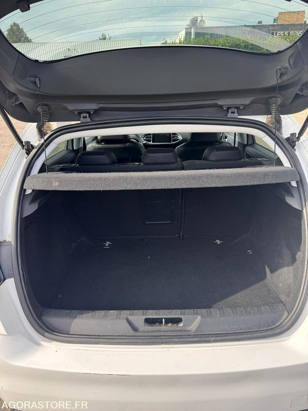 Henkilöauto Peugeot 308 1.6 HDi 90 CV phase 2 T9 - 2014 - 172 500 KMS: kuva Henkilöauto Peugeot 308 1.6 HDi 90 CV phase 2 T9 - 2014 - 172 500 KMS