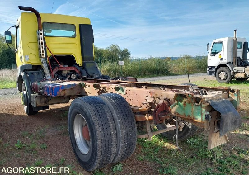 RENAULT KERAX 300-19 / 1999 / 660960 km - Kuorma-auto alusta: kuva RENAULT KERAX 300-19 / 1999 / 660960 km - Kuorma-auto alusta RENAULT KERAX 300-19 / 1999 / 660960 km - Kuorma-auto alusta: kuva RENAULT KERAX 300-19 / 1999 / 660960 km - Kuorma-auto alusta