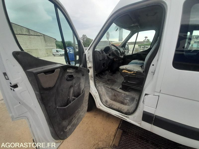 RENAULT MASTER 3T5 DOUBLE CABINE - 2011 / 285 800 KM - Pakettiauto: kuva RENAULT MASTER 3T5 DOUBLE CABINE - 2011 / 285 800 KM - Pakettiauto RENAULT MASTER 3T5 DOUBLE CABINE - 2011 / 285 800 KM - Pakettiauto: kuva RENAULT MASTER 3T5 DOUBLE CABINE - 2011 / 285 800 KM - Pakettiauto
