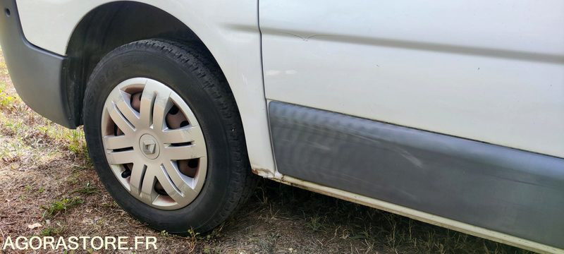 RENAULT TRAFIC II - Minibussi, Pikkubussi: kuva RENAULT TRAFIC II - Minibussi, Pikkubussi RENAULT TRAFIC II - Minibussi, Pikkubussi: kuva RENAULT TRAFIC II - Minibussi, Pikkubussi