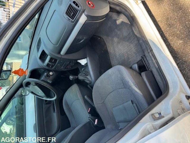 Renault CLIO 2 - Henkilöauto: kuva Renault CLIO 2 - Henkilöauto Renault CLIO 2 - Henkilöauto: kuva Renault CLIO 2 - Henkilöauto