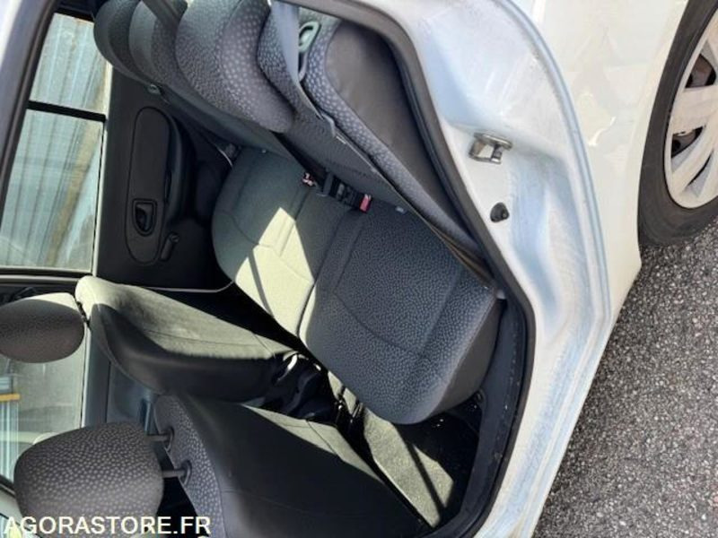 Renault CLIO 2 - Henkilöauto: kuva Renault CLIO 2 - Henkilöauto Renault CLIO 2 - Henkilöauto: kuva Renault CLIO 2 - Henkilöauto