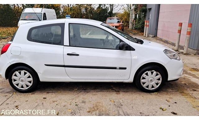 Renault CLIO - Viistoperä: kuva Renault CLIO - Viistoperä Renault CLIO - Viistoperä: kuva Renault CLIO - Viistoperä