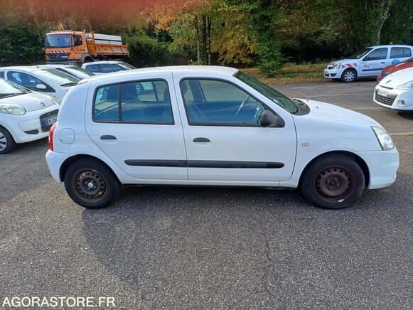 Renault CLIO - Viistoperä: kuva Renault CLIO - Viistoperä Renault CLIO - Viistoperä: kuva Renault CLIO - Viistoperä