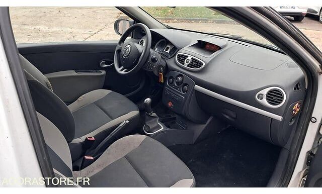 Renault CLIO - Viistoperä: kuva Renault CLIO - Viistoperä Renault CLIO - Viistoperä: kuva Renault CLIO - Viistoperä