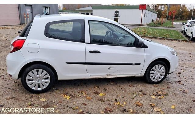 Renault CLIO - Viistoperä: kuva Renault CLIO - Viistoperä Renault CLIO - Viistoperä: kuva Renault CLIO - Viistoperä