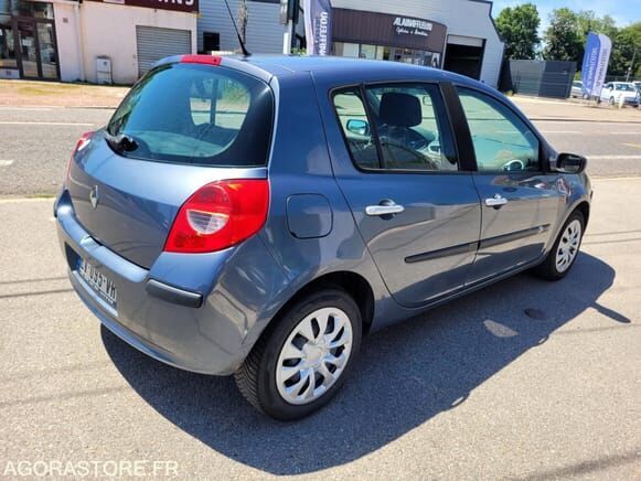 Renault CLIO - Viistoperä: kuva Renault CLIO - Viistoperä Renault CLIO - Viistoperä: kuva Renault CLIO - Viistoperä
