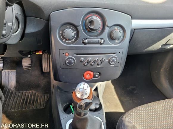 Renault CLIO - Viistoperä: kuva Renault CLIO - Viistoperä Renault CLIO - Viistoperä: kuva Renault CLIO - Viistoperä