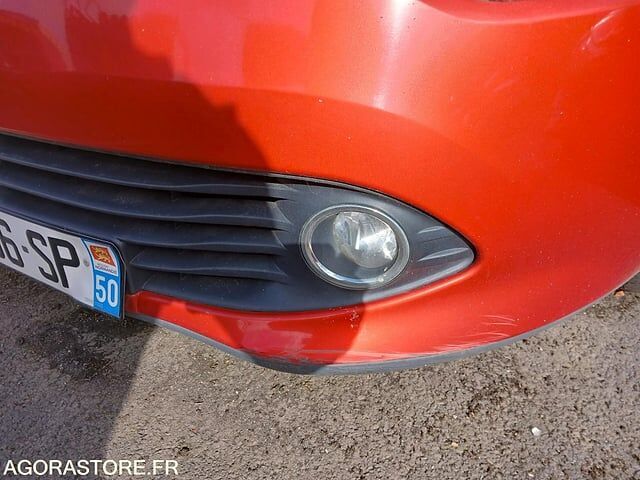 Renault CLIO4 - Viistoperä: kuva Renault CLIO4 - Viistoperä Renault CLIO4 - Viistoperä: kuva Renault CLIO4 - Viistoperä