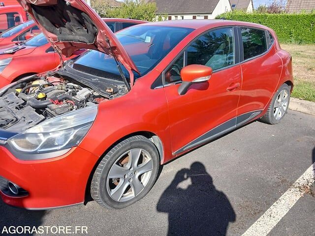 Renault CLIO4 - Viistoperä: kuva Renault CLIO4 - Viistoperä Renault CLIO4 - Viistoperä: kuva Renault CLIO4 - Viistoperä