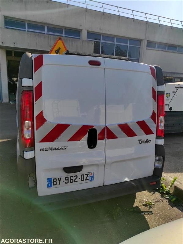 Renault Trafic II Fourgon Phase 2 L1H1 1000kg 2.0 dCi 16V 90 cv - Pakettiauto: kuva Renault Trafic II Fourgon Phase 2 L1H1 1000kg 2.0 dCi 16V 90 cv - Pakettiauto Renault Trafic II Fourgon Phase 2 L1H1 1000kg 2.0 dCi 16V 90 cv - Pakettiauto: kuva Renault Trafic II Fourgon Phase 2 L1H1 1000kg 2.0 dCi 16V 90 cv - Pakettiauto