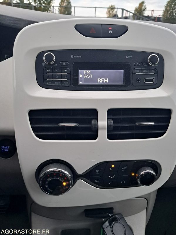 Renault ZOE FC-105-EJ - Henkilöauto: kuva Renault ZOE FC-105-EJ - Henkilöauto Renault ZOE FC-105-EJ - Henkilöauto: kuva Renault ZOE FC-105-EJ - Henkilöauto