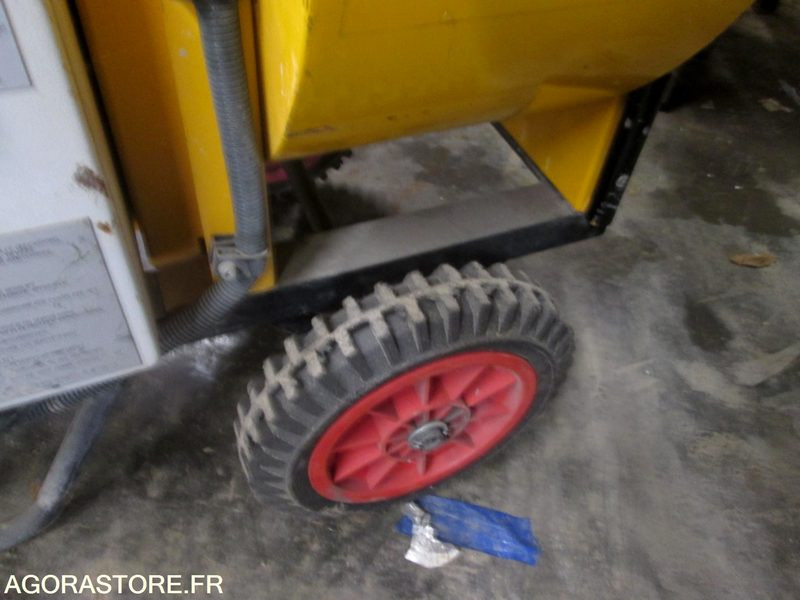 SOUFFLERIE ROULANTE TYPHON 45 - Puutarhalaitteet: kuva SOUFFLERIE ROULANTE TYPHON 45 - Puutarhalaitteet SOUFFLERIE ROULANTE TYPHON 45 - Puutarhalaitteet: kuva SOUFFLERIE ROULANTE TYPHON 45 - Puutarhalaitteet