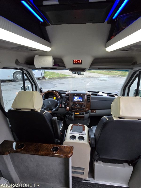 Sprinter 14+1+1 - Turistibussi: kuva Sprinter 14+1+1 - Turistibussi Sprinter 14+1+1 - Turistibussi: kuva Sprinter 14+1+1 - Turistibussi