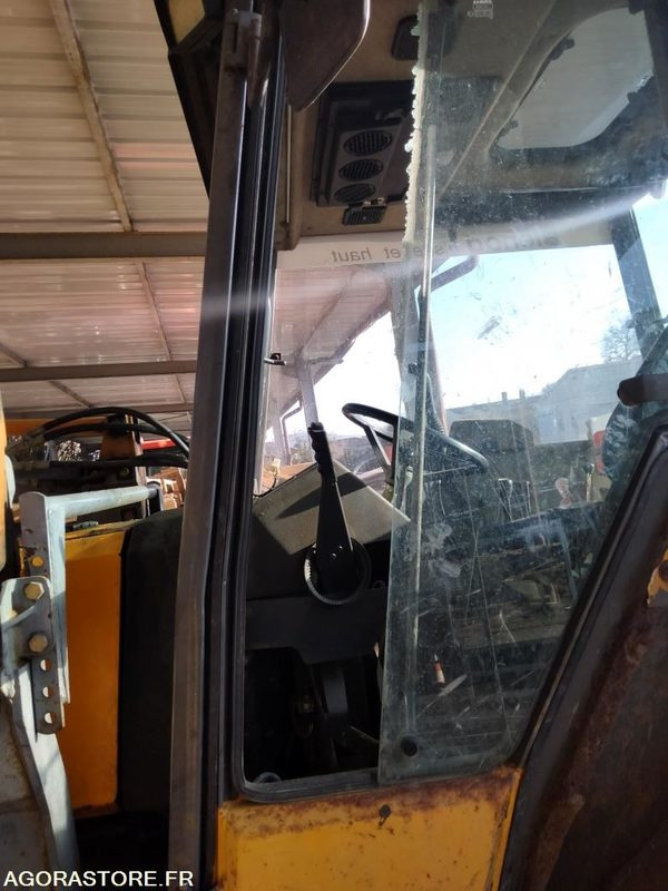 TRACTEUR CHARGEUR RENAULT 754 - 70 CV - Traktori: kuva TRACTEUR CHARGEUR RENAULT 754 - 70 CV - Traktori TRACTEUR CHARGEUR RENAULT 754 - 70 CV - Traktori: kuva TRACTEUR CHARGEUR RENAULT 754 - 70 CV - Traktori