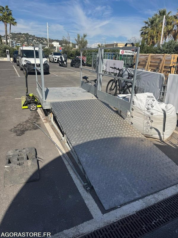 Table élévatrice - Työkalu/ Laitteet: kuva Table élévatrice - Työkalu/ Laitteet Table élévatrice - Työkalu/ Laitteet: kuva Table élévatrice - Työkalu/ Laitteet