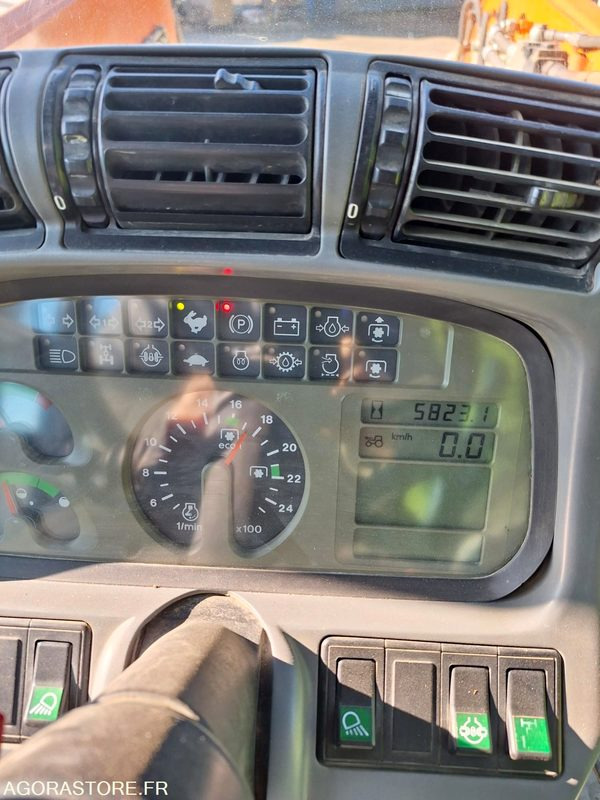 Tracteur Deutz Agrotron 80 avec chargeur MX 100 - Traktori: kuva Tracteur Deutz Agrotron 80 avec chargeur MX 100 - Traktori Tracteur Deutz Agrotron 80 avec chargeur MX 100 - Traktori: kuva Tracteur Deutz Agrotron 80 avec chargeur MX 100 - Traktori