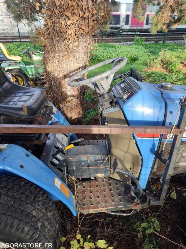 Tracteur ISEKI TM215 - en panne - Traktori: kuva Tracteur ISEKI TM215 - en panne - Traktori Tracteur ISEKI TM215 - en panne - Traktori: kuva Tracteur ISEKI TM215 - en panne - Traktori