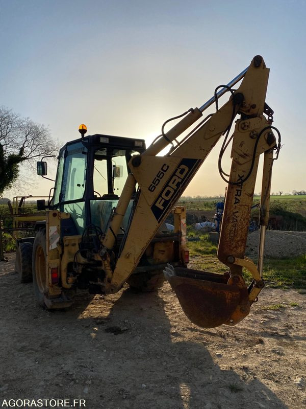 Tractopelle - Kaivuri-trukki: kuva Tractopelle - Kaivuri-trukki Tractopelle - Kaivuri-trukki: kuva Tractopelle - Kaivuri-trukki