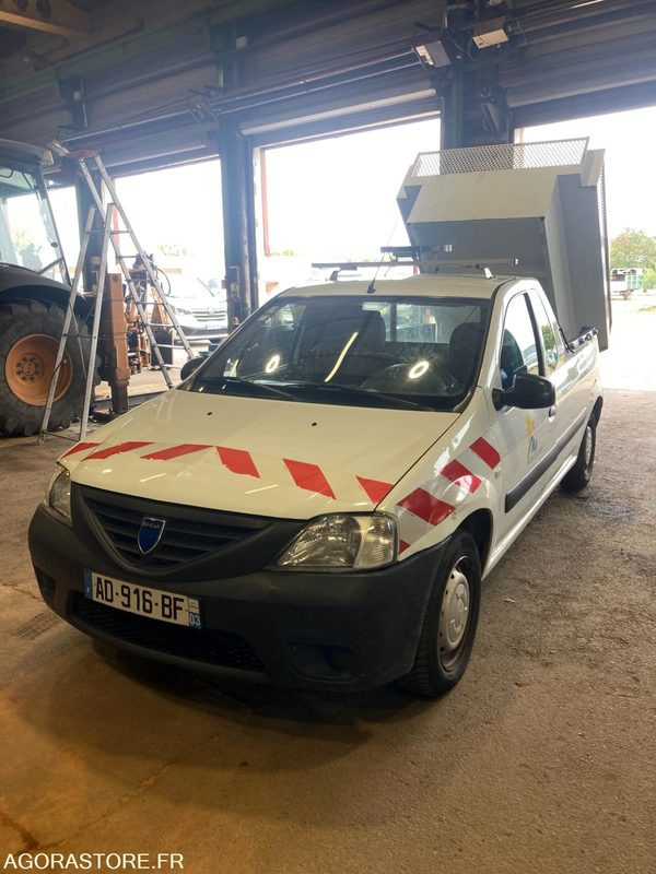 VEHICULE BENNE DACIA LOGAN PICK UP - Kippilava-auto: kuva VEHICULE BENNE DACIA LOGAN PICK UP - Kippilava-auto VEHICULE BENNE DACIA LOGAN PICK UP - Kippilava-auto: kuva VEHICULE BENNE DACIA LOGAN PICK UP - Kippilava-auto