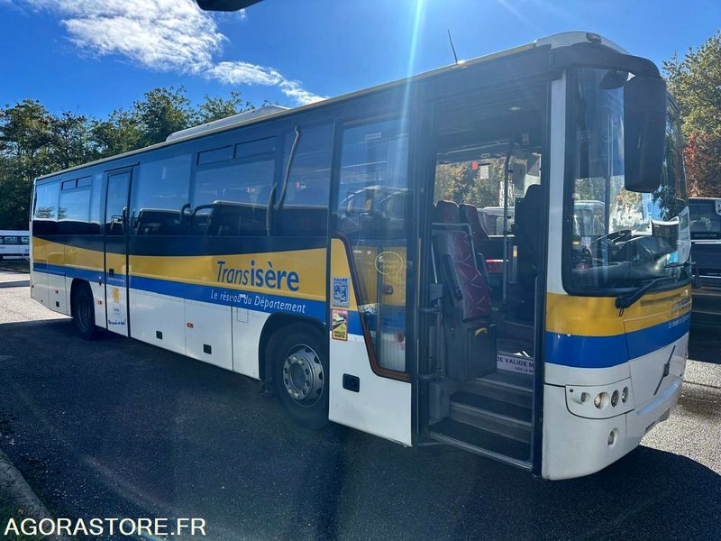 Turistibussi VOLVO 8700: kuva Turistibussi VOLVO 8700 Turistibussi VOLVO 8700: kuva Turistibussi VOLVO 8700