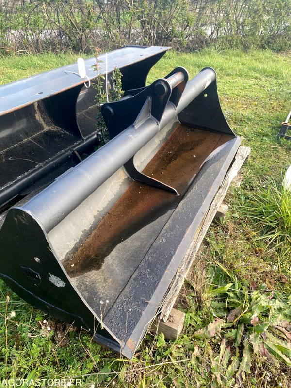 Godet curage 1800 mm NEUF - Varaosat - Rakennuskoneet: kuva Godet curage 1800 mm NEUF - Varaosat - Rakennuskoneet Godet curage 1800 mm NEUF - Varaosat - Rakennuskoneet: kuva Godet curage 1800 mm NEUF - Varaosat - Rakennuskoneet