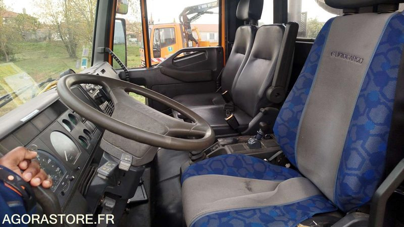 Iveco 180E24 - 2003 - 251793kms - 126BCA31 - Vetopöytäauto: kuva Iveco 180E24 - 2003 - 251793kms - 126BCA31 - Vetopöytäauto Iveco 180E24 - 2003 - 251793kms - 126BCA31 - Vetopöytäauto: kuva Iveco 180E24 - 2003 - 251793kms - 126BCA31 - Vetopöytäauto