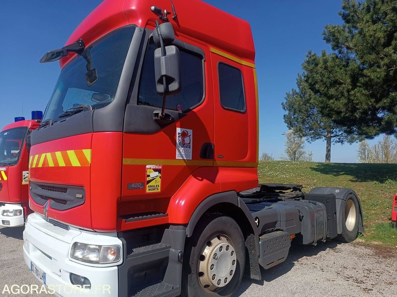 Véhicule Tracteur Renault - Vetopöytäauto: kuva Véhicule Tracteur Renault - Vetopöytäauto Véhicule Tracteur Renault - Vetopöytäauto: kuva Véhicule Tracteur Renault - Vetopöytäauto