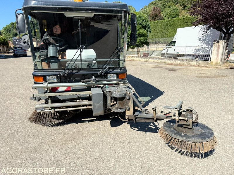 Balayeuse aspiratrice MATHIEUX C 560-2003-6077 Heures - Lakaisuauto: kuva balayeuse aspiratrice MATHIEUX C 560-2003-6077 Heures - Lakaisuauto Balayeuse aspiratrice MATHIEUX C 560-2003-6077 Heures - Lakaisuauto: kuva balayeuse aspiratrice MATHIEUX C 560-2003-6077 Heures - Lakaisuauto
