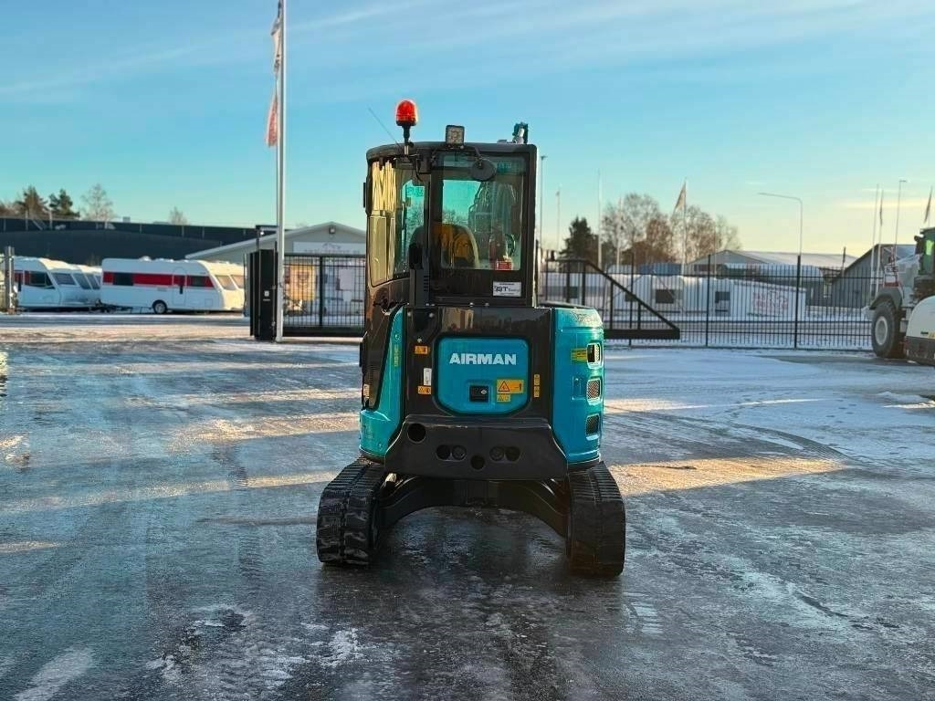 Airman AX 38 U-6 A - Minikuormaaja: kuva Airman AX 38 U-6 A - Minikuormaaja Airman AX 38 U-6 A - Minikuormaaja: kuva Airman AX 38 U-6 A - Minikuormaaja