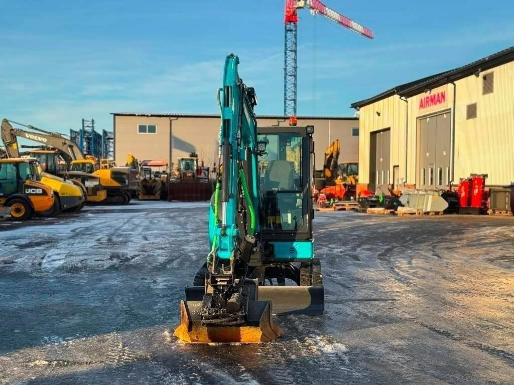 Airman AX 38 U-6 A - Minikuormaaja: kuva Airman AX 38 U-6 A - Minikuormaaja Airman AX 38 U-6 A - Minikuormaaja: kuva Airman AX 38 U-6 A - Minikuormaaja